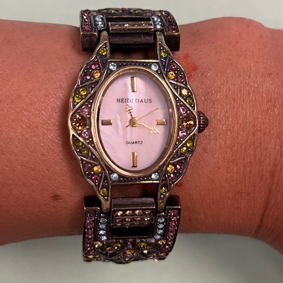 ☆ Heidi Daus Vintage Women's Crystal Watch - Picture 5 of 15